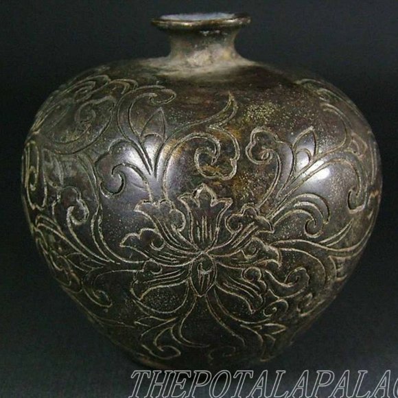 Chinese Quing Dynasty Red Copper Lotus Flowers Bottle Vase - Picture 10 of 10